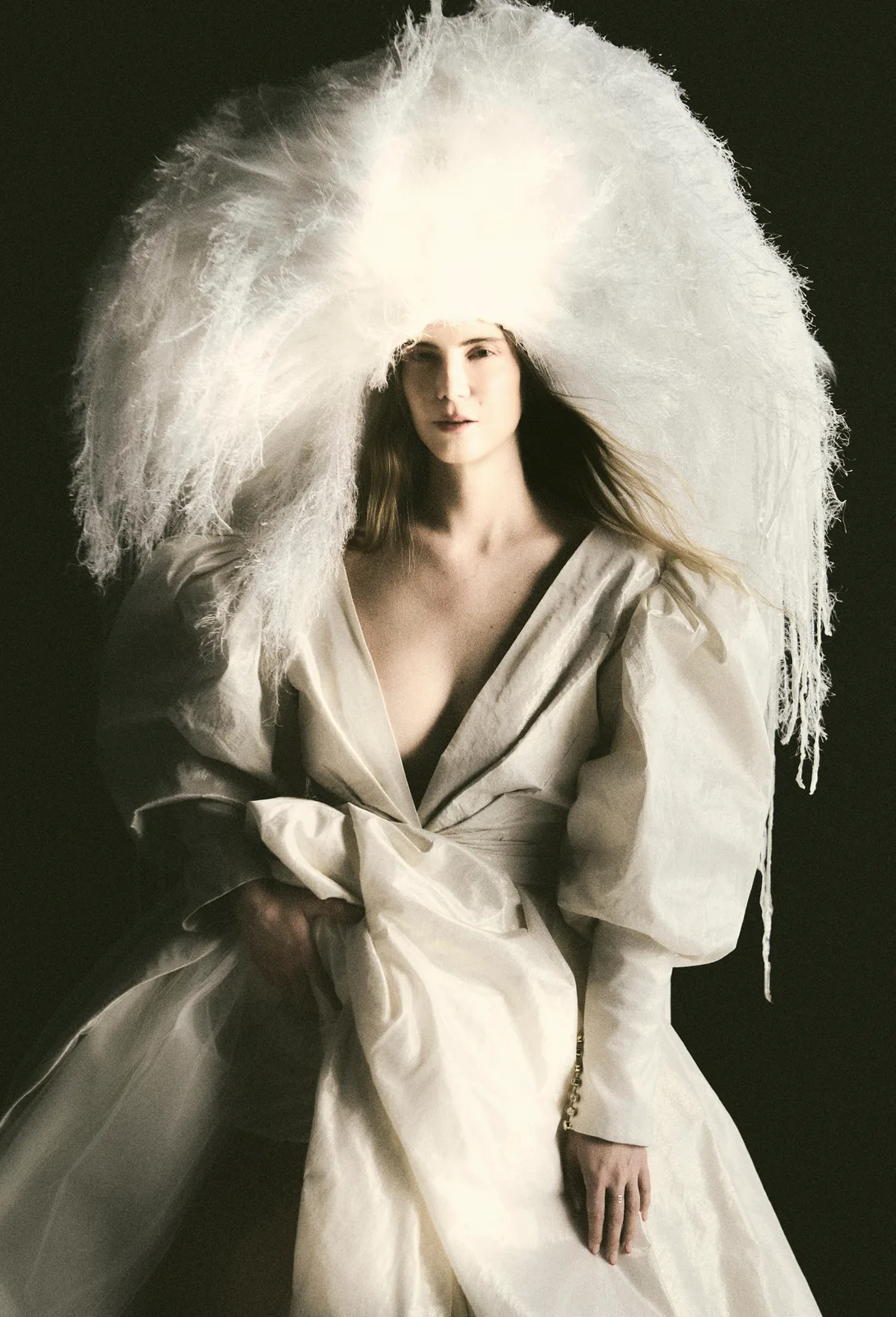 Eleonora Morales — look de portada, vestido Pro Novias Atelier y tocado de Felipe Guzm&aacute;n
